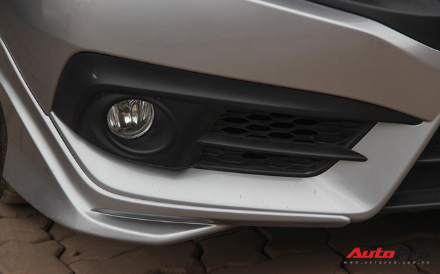 Giá thấp hơn 140 triệu đồng, Honda Civic phiên bản mới bị cắt giảm gì so với bản đủ?